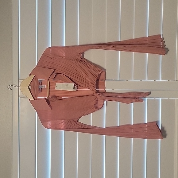 Urban Outfitters Rachel Plisse Tie Front Crop Top Coral Large NWT - Picture 4 of 10